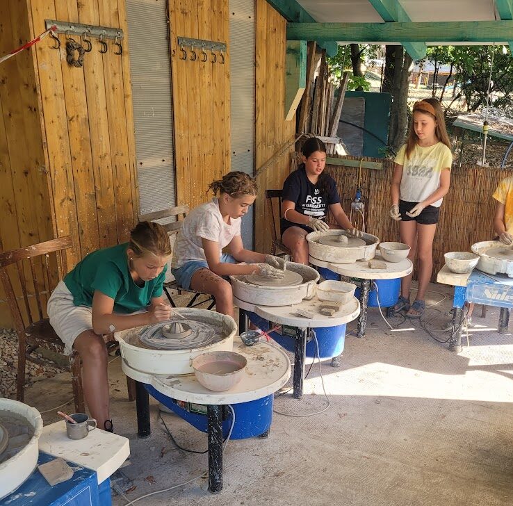 gyerekek korongoznak