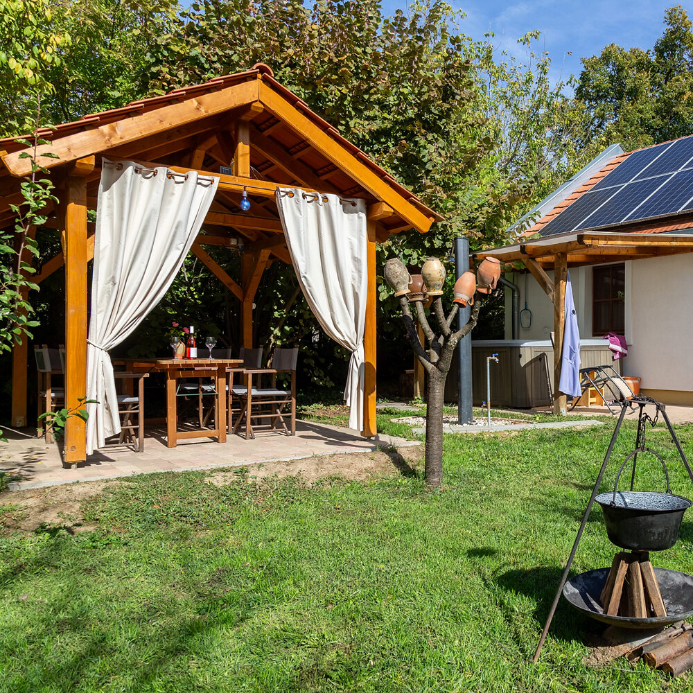 udvar a bográccsal